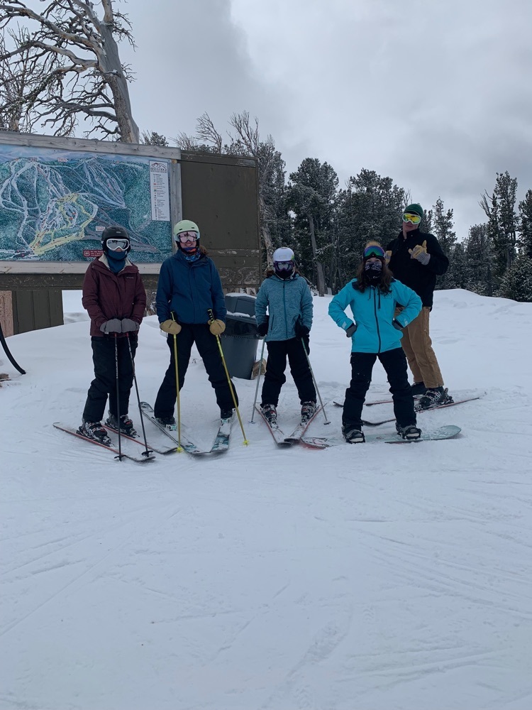 students skiing 