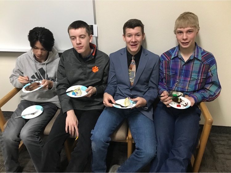students eat cake